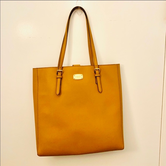 Michael Kors Handbags - Michael Kors camel tote